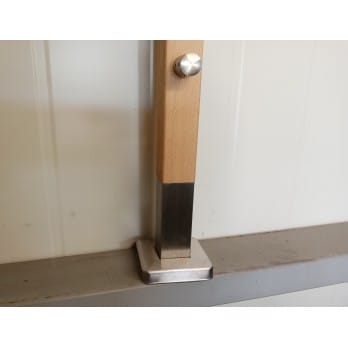 Słupek stal nierdzewna-drewno 40x40mm - 3 przelotki (mocowanie płaskie)