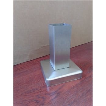 Okucie dolne słupka drewnianego 40x40mm - mocowanie płaskie