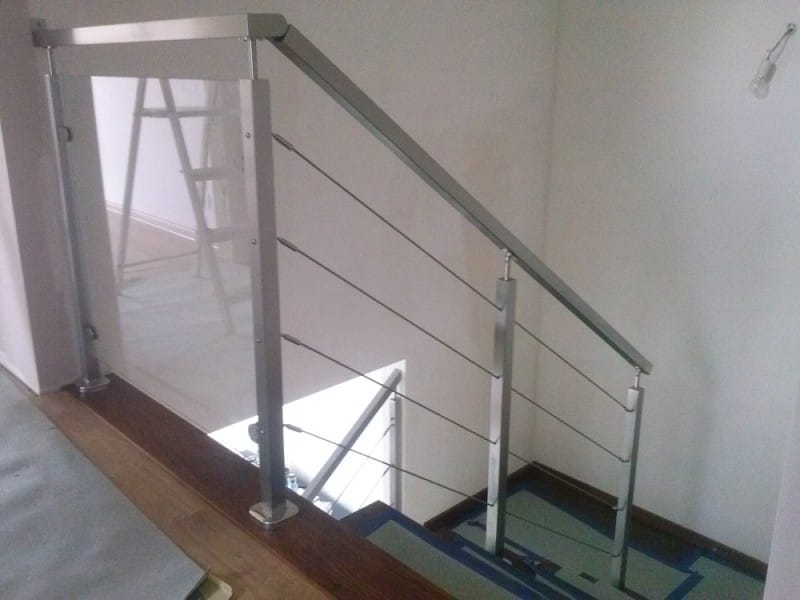 Balustrady nierdzewne - szkło, drewno, stal nierdzewna
